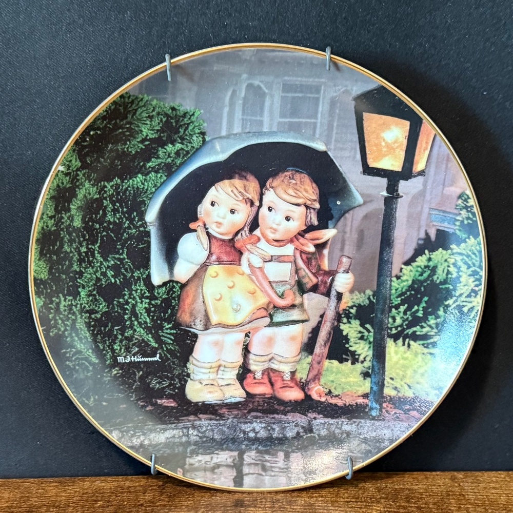 M.J. HUMMEL Collector Plate Little Companions “Stormy Weather"